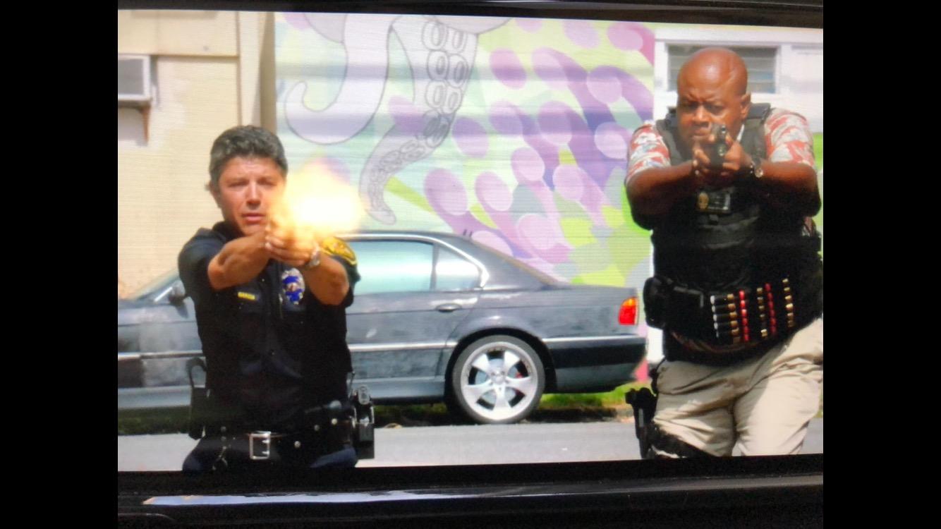 OPEN FIRE - Elliott kills bank robber